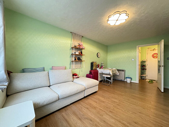 1 Bedroom Flat To Rent In Park View Road, Welling, Kent, DA16