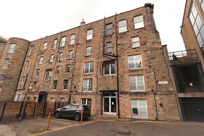 1 Bedroom Flat To Rent In Greenside End, Edinburgh, Midlothian, EH1