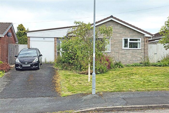 3 Bedroom Bungalow For Sale In Holcombe Drive, Llandrindod Wells, Powys, LD1