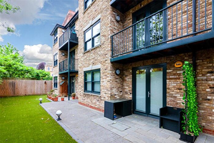 1 Bedroom Apartment To Rent In Gordon Close, London, N19