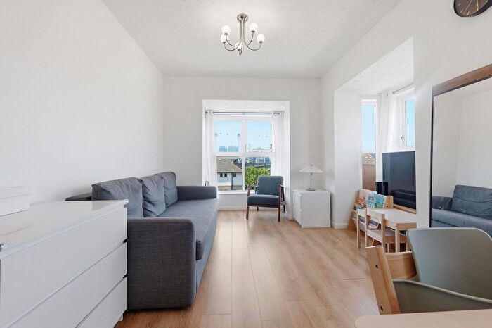 2 Bedroom Flat For Sale In East Lodge, Royal Docks, E16