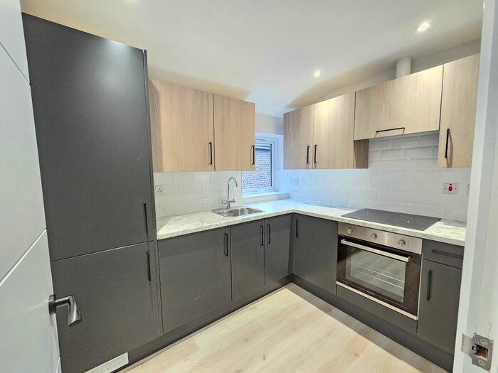 2 Bedroom Flat To Rent In Howson Road, London, SE4