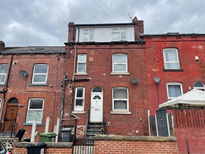 3 Bedroom Terraced House For Sale In Conway Mount, Leeds, LS8