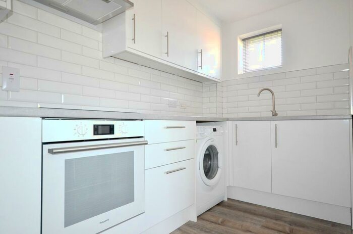 2 Bedroom Apartment To Rent In Babbage Way, RG12