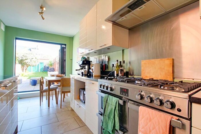 5 Bedroom End Terrace House For Sale In Lytham Road, Leicester, LE2