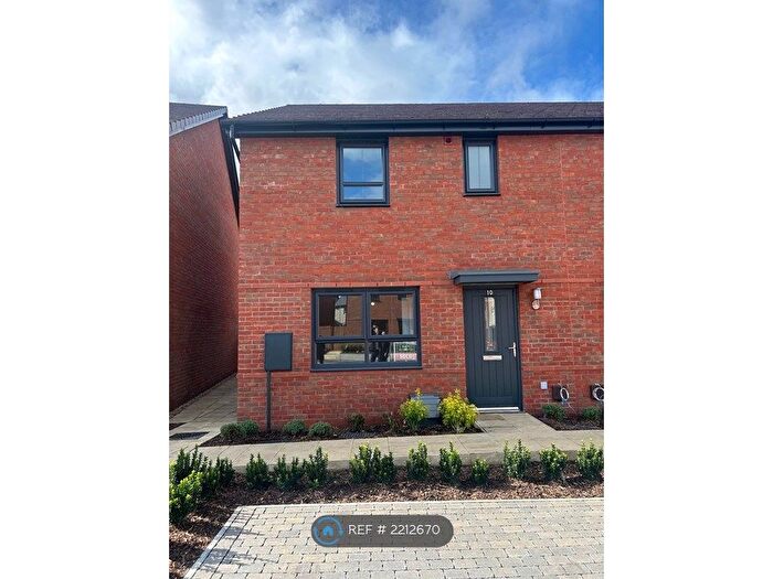 3 Bedroom Semi-Detached House To Rent In Golden Grove, Swindon, SN1