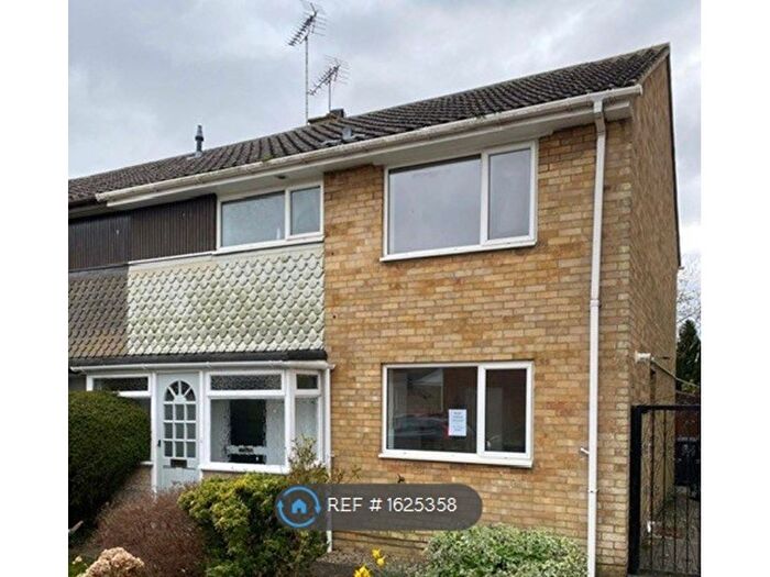 3 Bedroom Semi-Detached House To Rent In Gunthorpe Place, Corby, NN18