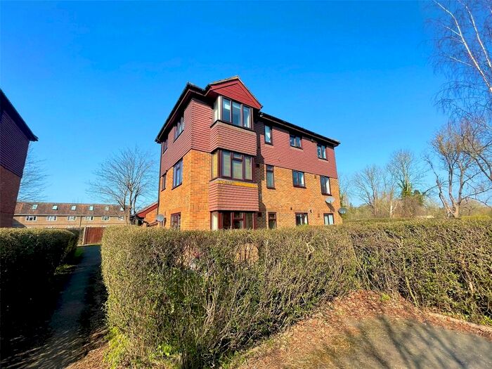 1 Bedroom Studio To Rent In Willow Court, Skipton Way, Horley, Surrey, RH6