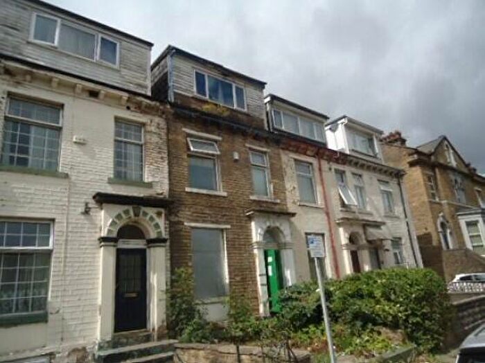 5 Bedroom Terraced House For Sale In Grove Terrace, Bradford, West Yorkshire, BD7