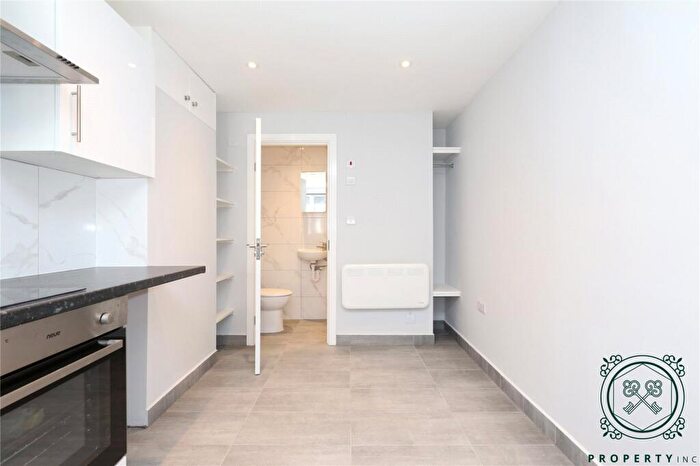 Apartment To Rent In Fairfax Road, London, N8