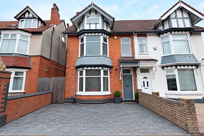 4 Bedroom Semi-Detached House For Sale In Westfield Road, Acocks Green, Birmingham, B27