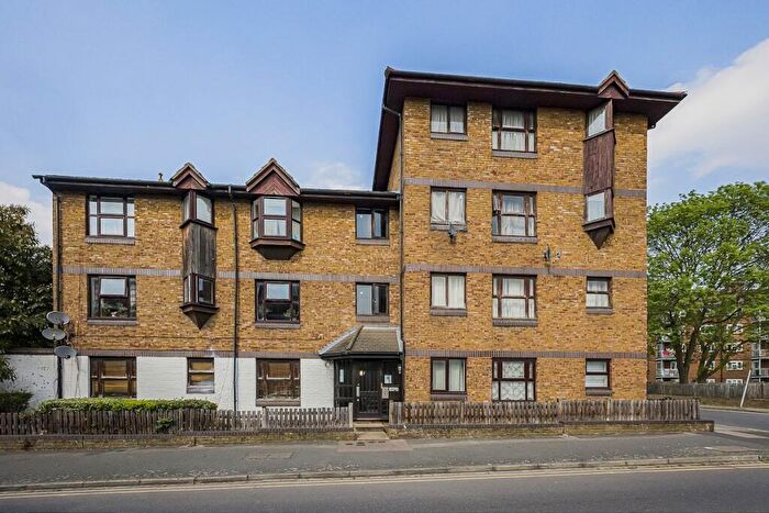 2 Bedroom Apartment For Sale In Longbridge Way, London, SE13