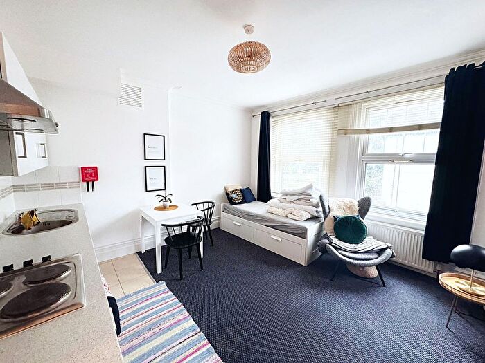 Studio To Rent In Gleneldon Road, Streatham, SW16