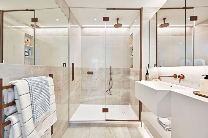 3 Bedroom Flat For Sale In White City Living, White City, W12