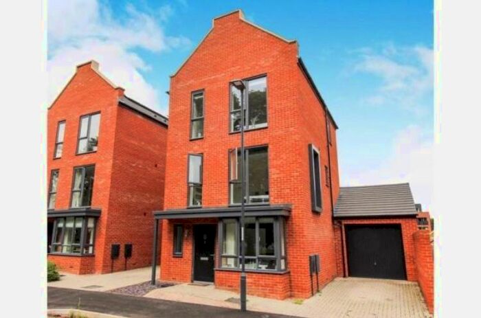 4 Bedroom House To Rent In Somerset Close, Derby, DE22