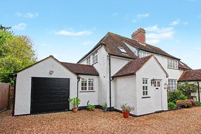 3 Bedroom Semi-Detached House For Sale In Barrington Road, Letchworth Garden City, SG6