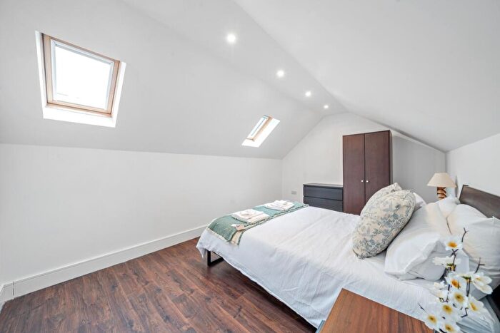 2 Bedroom Apartment To Rent In Coleridge Road London, N8