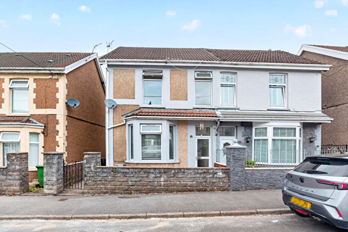 3 Bedroom Semi-Detached House To Rent In The Avenue, Tonyrefail, Porth, CF39