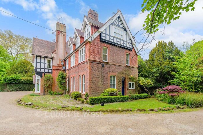 2 Bedroom Flat For Sale In Reigate Hill, Reigate, Surrey, RH2