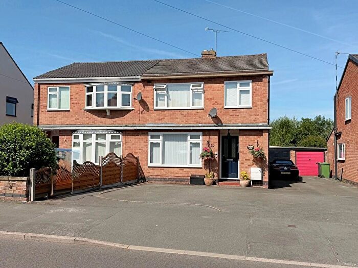 3 Bedroom Semi Detached House For Sale In Farmer Ward Road, Kenilworth, CV8