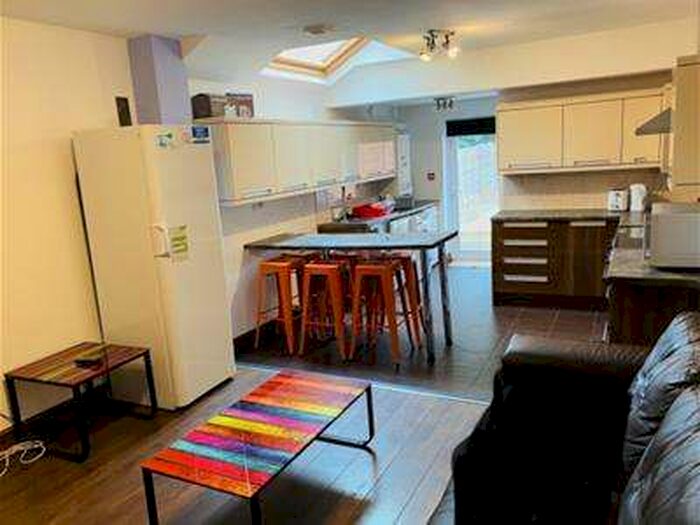 6 Bedroom Semi-Detached House To Rent In 173 Hubert Road, Selly Oak, Birmingham, B29