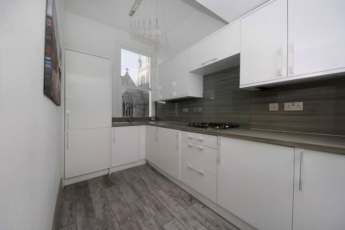 2 Bedroom Flat To Rent In Windsor Road, London, W5