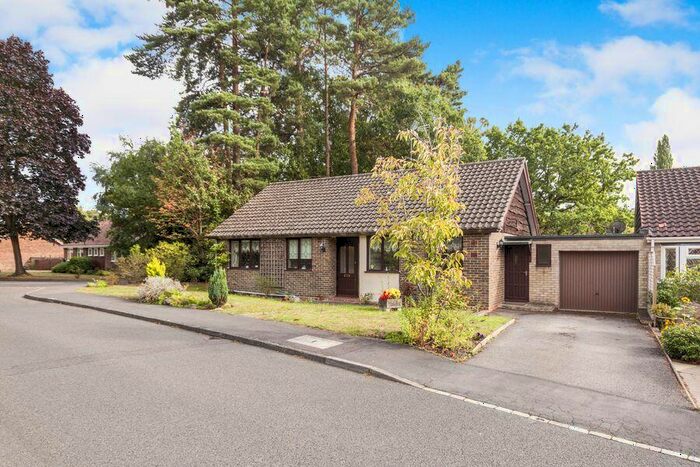 3 Bedroom Bungalow To Rent In The Rise, Crowthorne, RG45