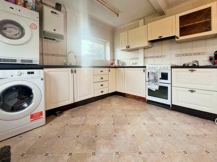 3 Bedroom End Of Terrace House For Sale In Leighton Close, Great Barr, B43