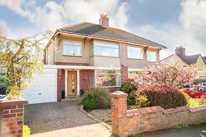 3 Bedroom Semi-Detached House For Sale In Oldham Road Grotton, OL4