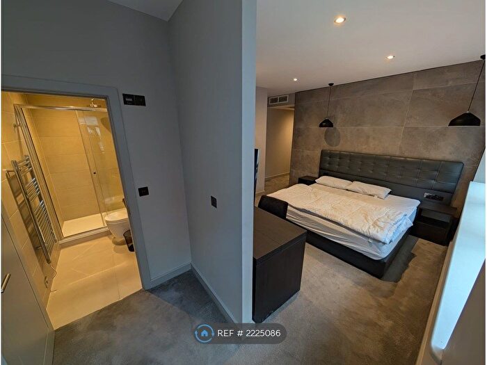 3 Bedroom Flat To Rent In Trafalgar House, Leeds, LS1
