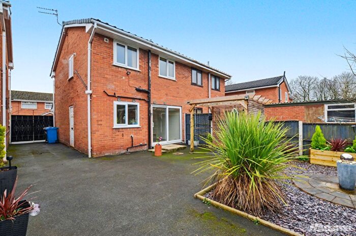 3 Bedroom Semi Detached House For Sale In Wenlock Road, Beechwood, WA7