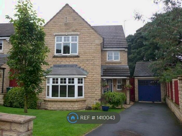 4 Bedroom Detached House To Rent In Grebe Close, Bradford, BD6