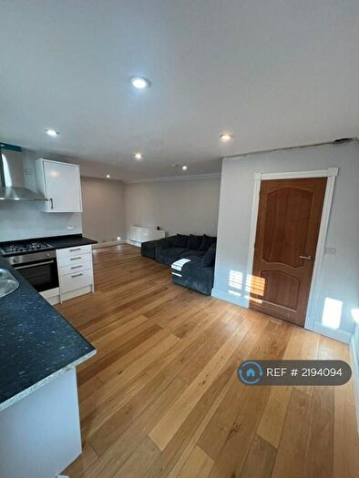 1 Bedroom Flat To Rent In Robin Hood Lane, Chatham, ME5