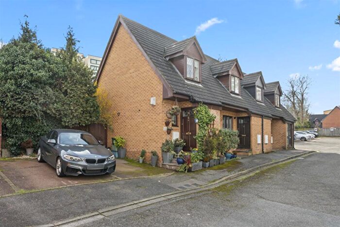 2 Bedroom End Of Terrace House For Sale In Bradshaws Close, London, SE25