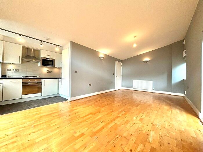 1 Bedroom Flat To Rent In Lorcan Court, Bath Road, West Drayton, UB7