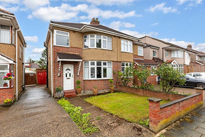 3 Bedroom Detached House For Sale In Ennerdale Avenue, Stanmore, HA7