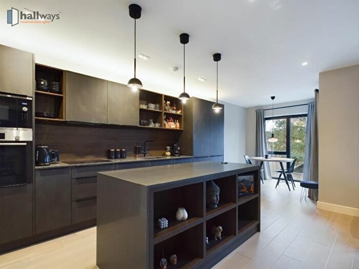 2 Bedroom Apartment For Sale In South Park Hill Road, South Croydon, CR2