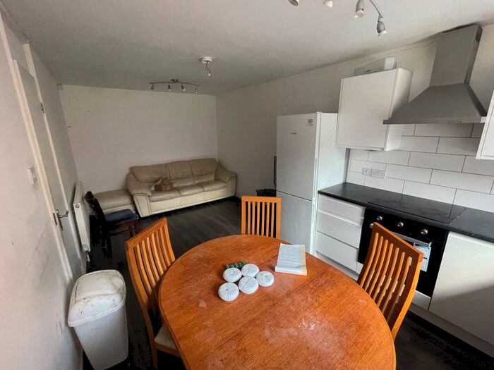 4 Bedroom Terraced House To Rent In Woodsley Green, Hyde Park, Leeds, LS6