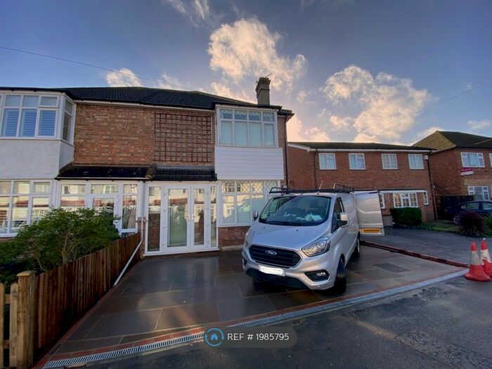 3 Bedroom Semi-Detached House To Rent In Brewery Road, Bromley, BR2