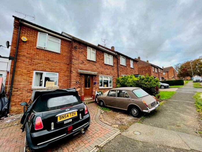 4 Bedroom Semi-Detached House For Sale In Kathleen Drive, Kettering, NN16