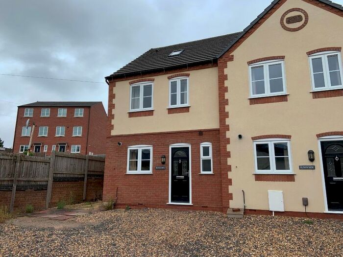 4 Bedroom Terraced House To Rent In Tan Bank, Newport, TF10