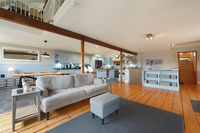 5 Bedroom Property For Sale In Denstead Oast, Denstead Lane, Chartham Hatch, CT4