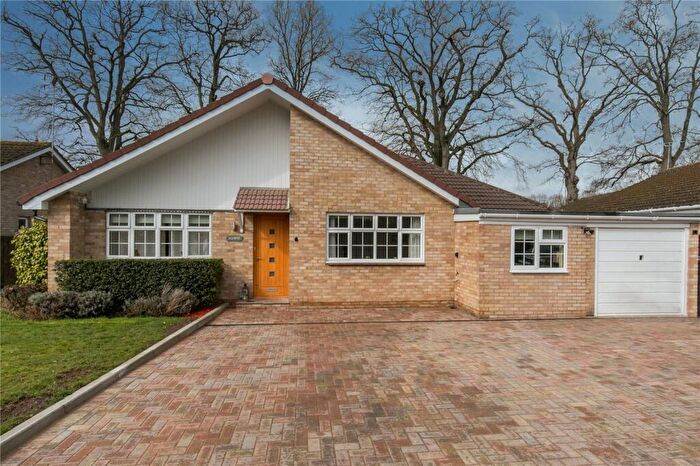4 Bedroom Bungalow To Rent In Darvel Close, Woking, Surrey, GU21