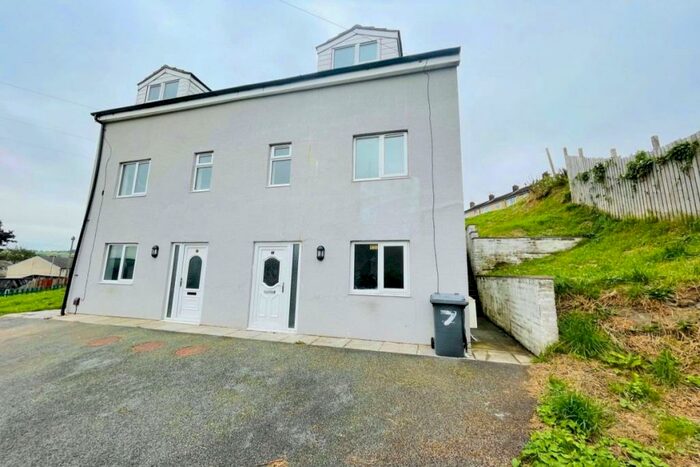 4 Bedroom Semi-Detached House To Rent In West Bank Rise, Keighley, West Yorkshire, BD22