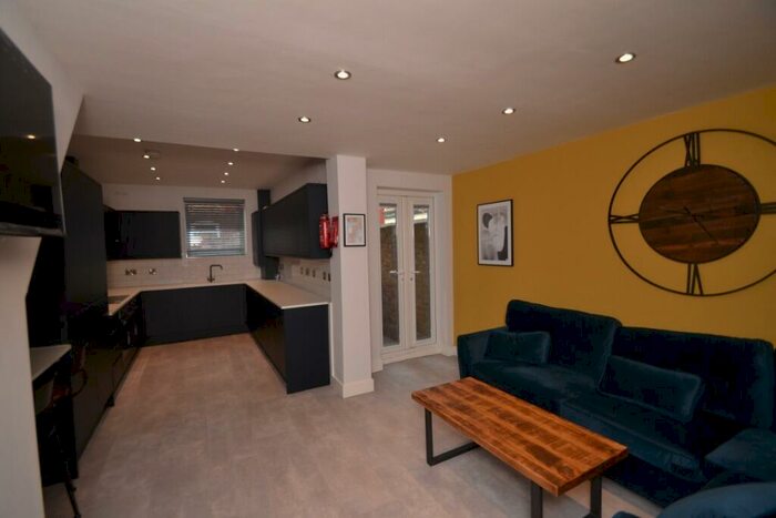 6 Bedroom End Of Terrace House To Rent In Brailsford Road, Fallowfield, Manchester, M14