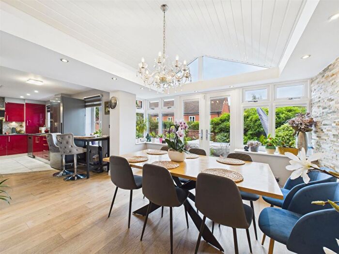 5 Bedroom Detached House For Sale In Tortoiseshell Road, Buckingham Park, Aylesbury, HP19