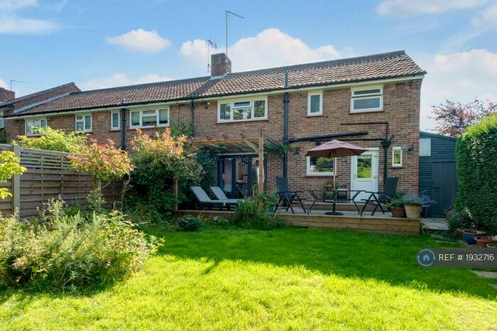 3 Bedroom End Of Terrace House To Rent In Moat Crescent, London, N3