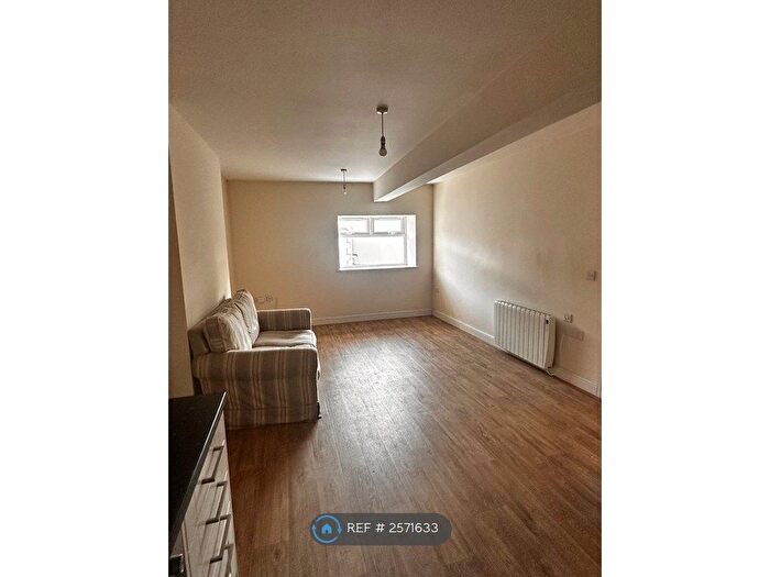 2 Bedroom Flat To Rent In High Street, Midsomer Norton, Radstock, BA3