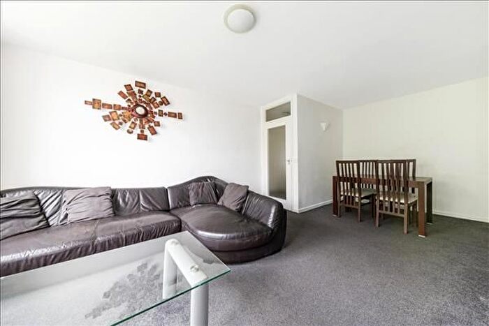 2 Bedroom Flat To Rent In Brett House, London, SW15
