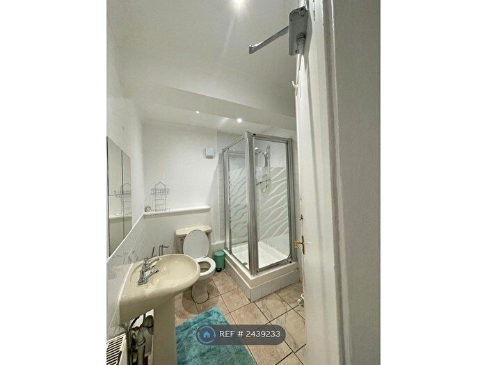 4 Bedroom Flat To Rent In Southpark Avenue, Glasgow, G12